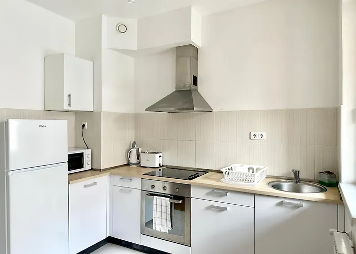 Prime - Modern 2 Bedroom With Balcony & Parking Included Apartmán *