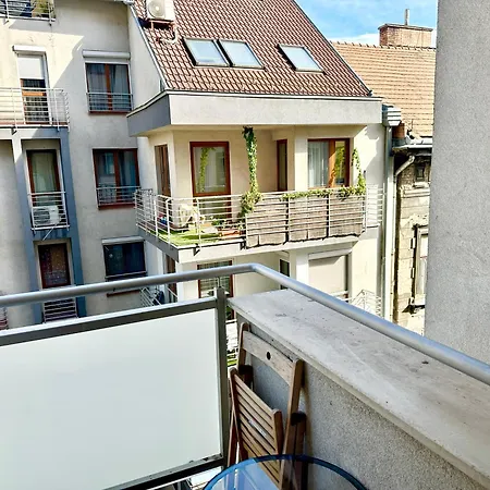Lejlighed Prime - Modern 2 Bedroom With Balcony & Parking Included Budapest
