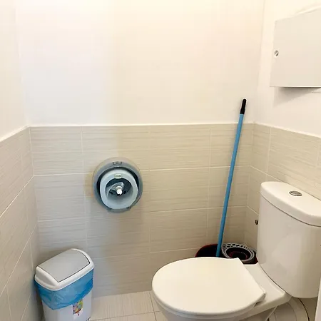 Prime - Modern 2 Bedroom With Balcony & Parking Included Budapest
