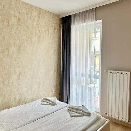 Prime - Modern 2 Bedroom With Balcony & Parking Included Budapest