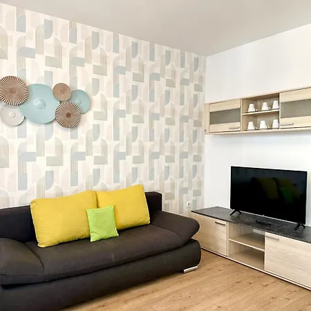 Prime - Modern 2 Bedroom With Balcony & Parking Included