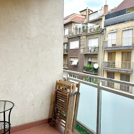 Prime - Modern 2 Bedroom With Balcony & Parking Included Lejlighed