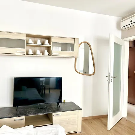 Lejlighed Prime - Modern 2 Bedroom With Balcony & Parking Included *