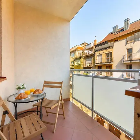 Prime - Modern 2 Bedroom With Balcony & Parking Included