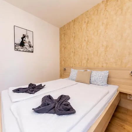 Prime - Modern 2 Bedroom With Balcony & Parking Included Budapest