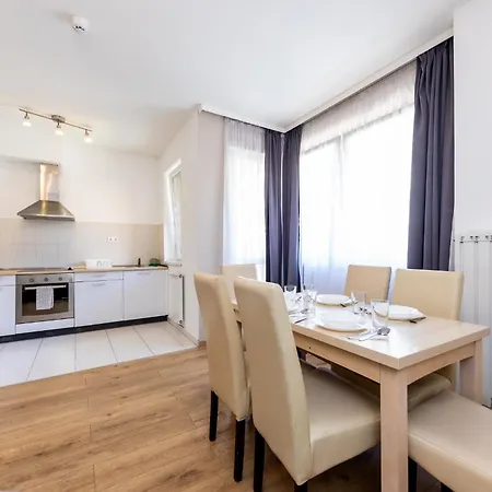 Prime - Modern 2 Bedroom With Balcony & Parking Included