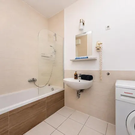Prime - Modern 2 Bedroom With Balcony & Parking Included
