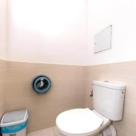 Prime - Modern 2 Bedroom With Balcony & Parking Included Budapest