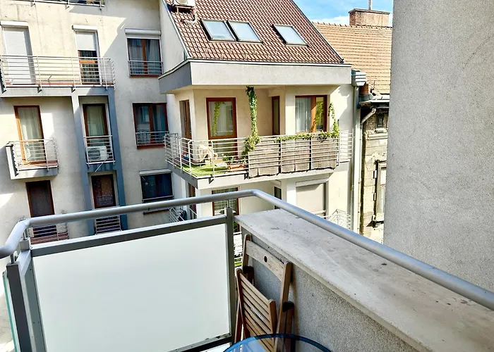 Lejlighed Prime - Modern 2 Bedroom With Balcony & Parking Included Budapest