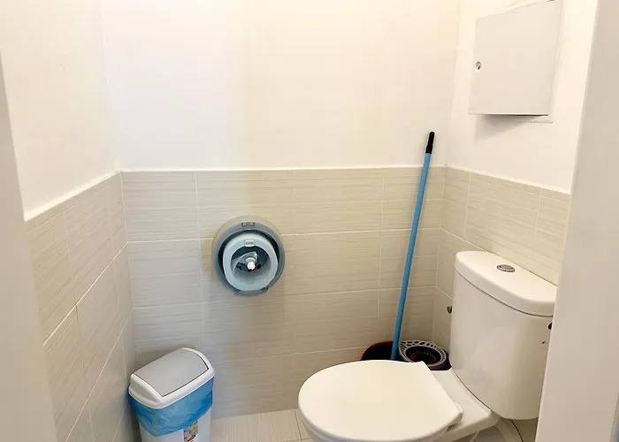 Prime - Modern 2 Bedroom With Balcony & Parking Included Budapest