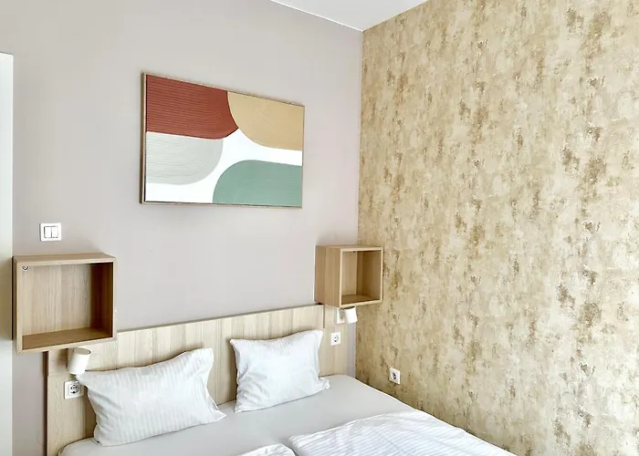 Lejlighed Prime - Modern 2 Bedroom With Balcony & Parking Included