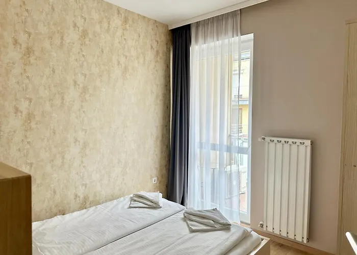 Prime - Modern 2 Bedroom With Balcony & Parking Included Budapest
